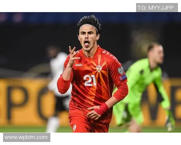 墙布足球球星崛起之路 从默默无闻到全球瞩目背后的奋斗与荣耀