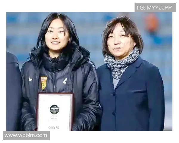 私生活低调且幸福的足球女星，如何平衡事业与家庭的完美之道